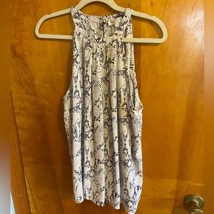 Women’s sleeveless shirt size M